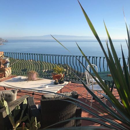 B&B La Terrazza Sul Mare Таорміна Екстер'єр фото