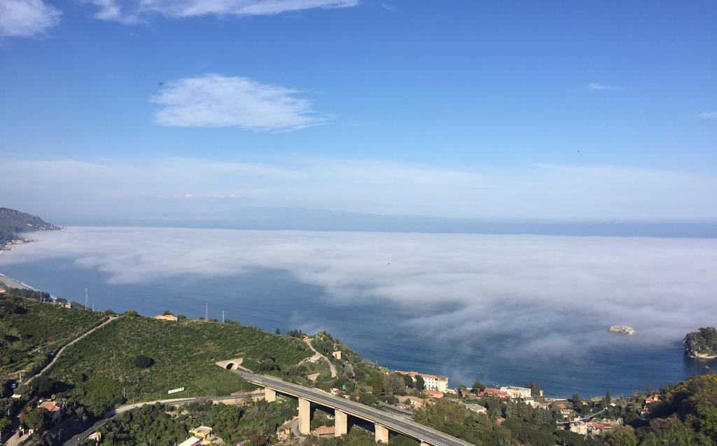 B&B La Terrazza Sul Mare Таорміна Екстер'єр фото
