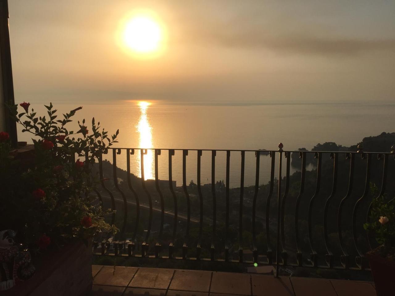 B&B La Terrazza Sul Mare Таорміна Екстер'єр фото