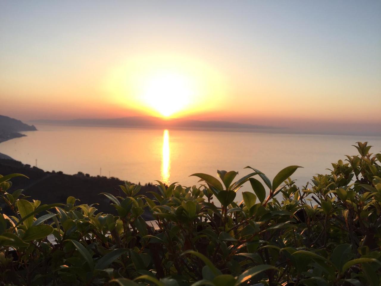 B&B La Terrazza Sul Mare Таорміна Екстер'єр фото